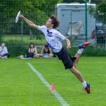 Mikołaj Siejko podczas ligowego meczu ultimate frisbee we Wrocławiu